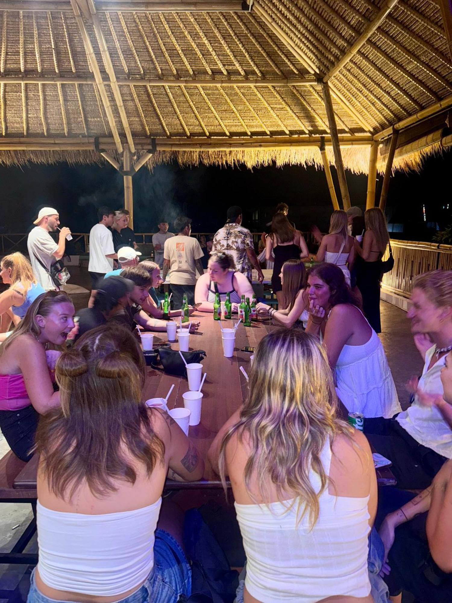 Canggu Central Hostel Ngoại thất bức ảnh