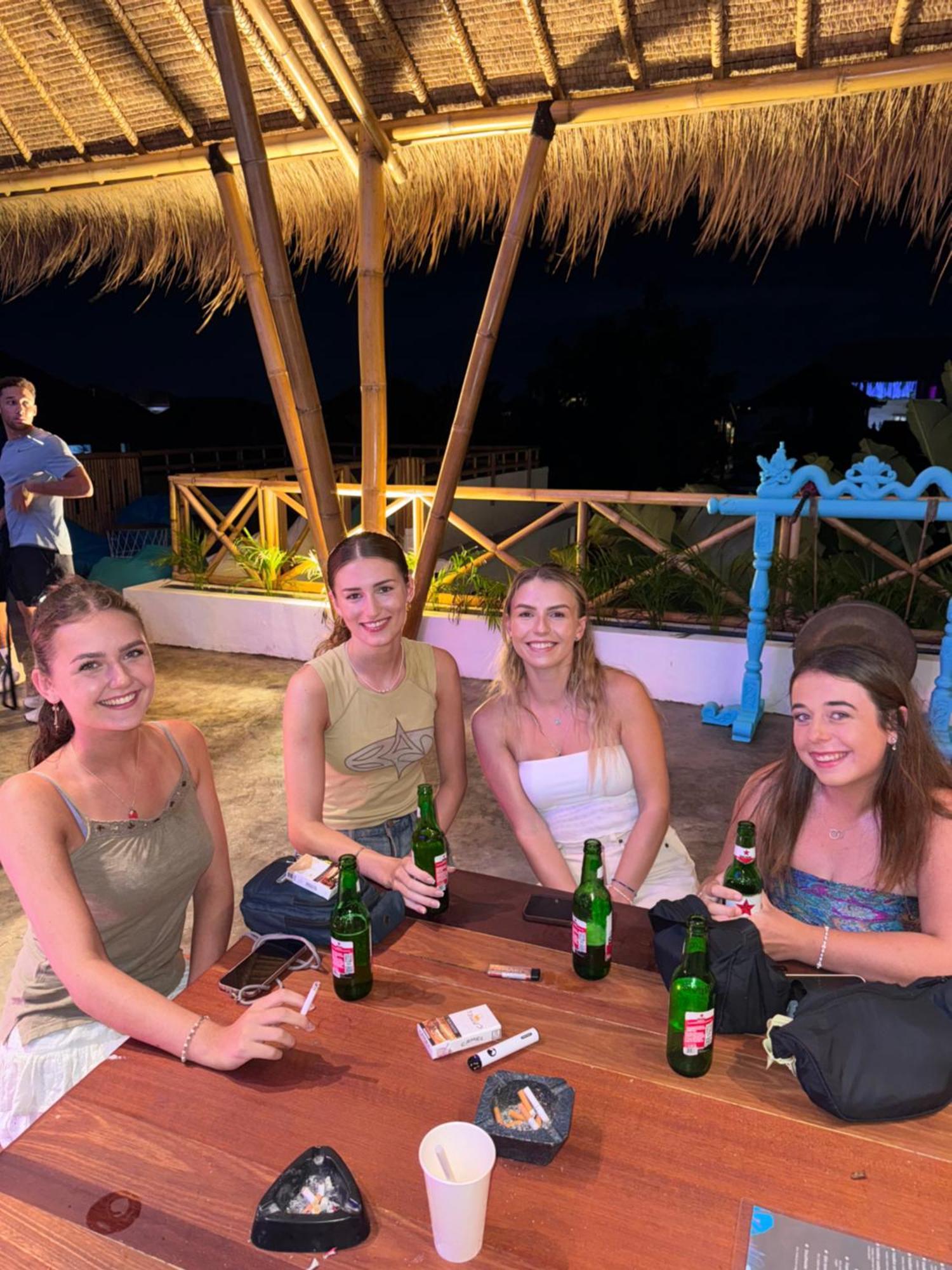 Canggu Central Hostel Ngoại thất bức ảnh