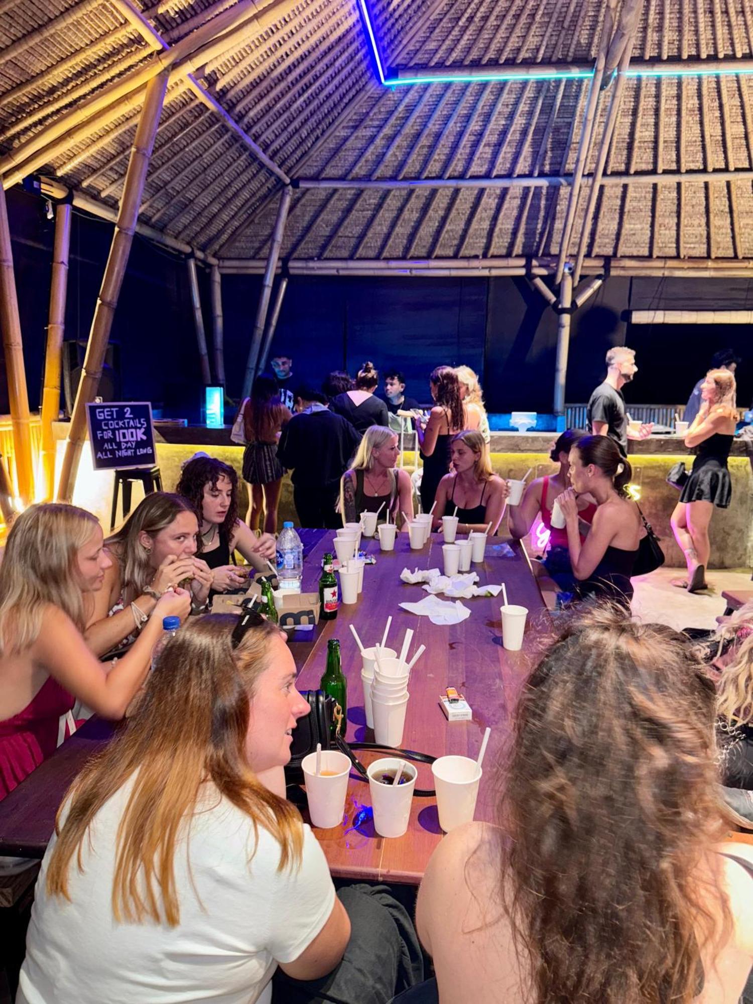 Canggu Central Hostel Ngoại thất bức ảnh